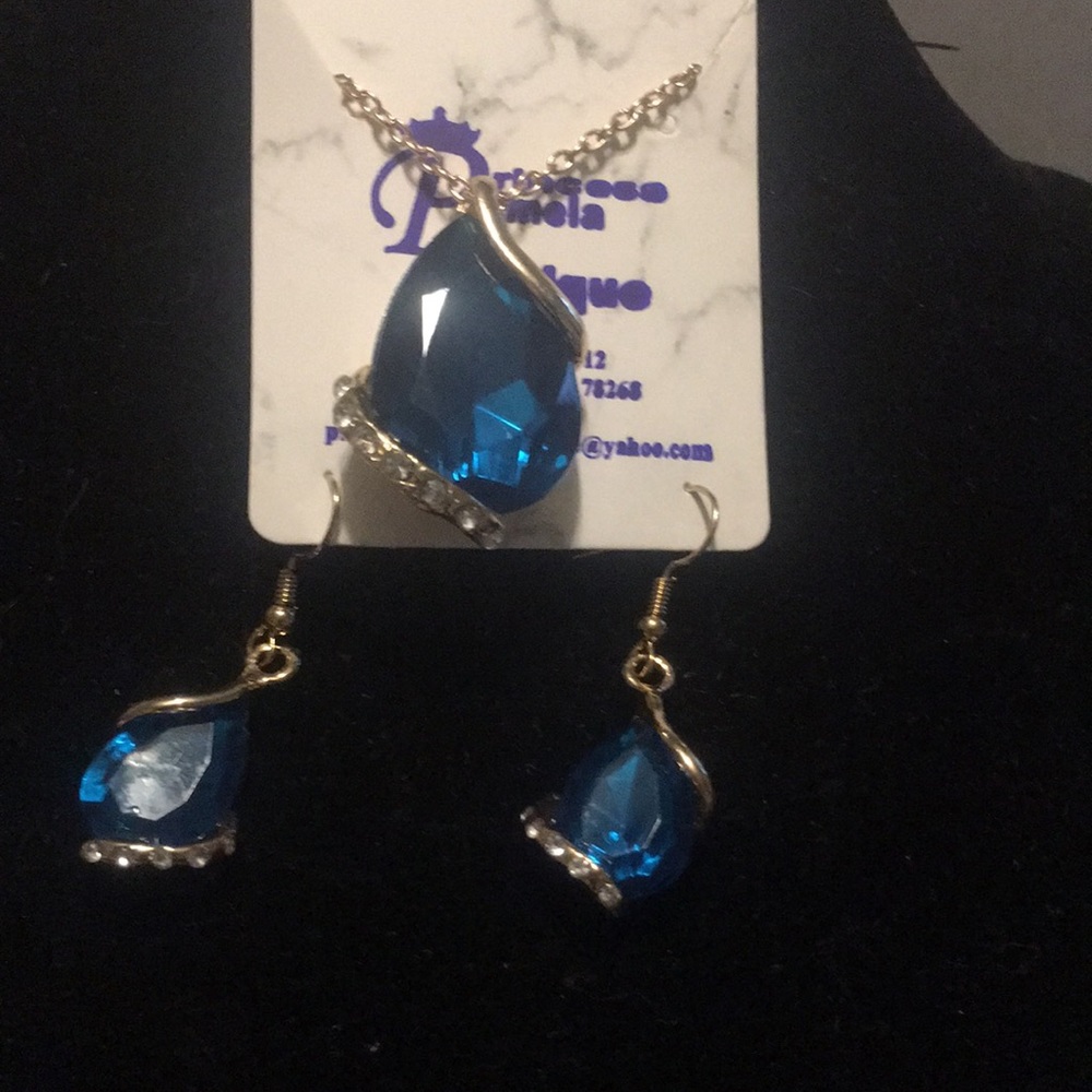 Turquoise Teardrop and Rhinestone Neckace Set - Picture 6 of 6